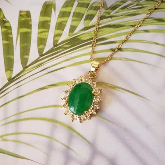 Oval green necklace - Picture 2 of 2